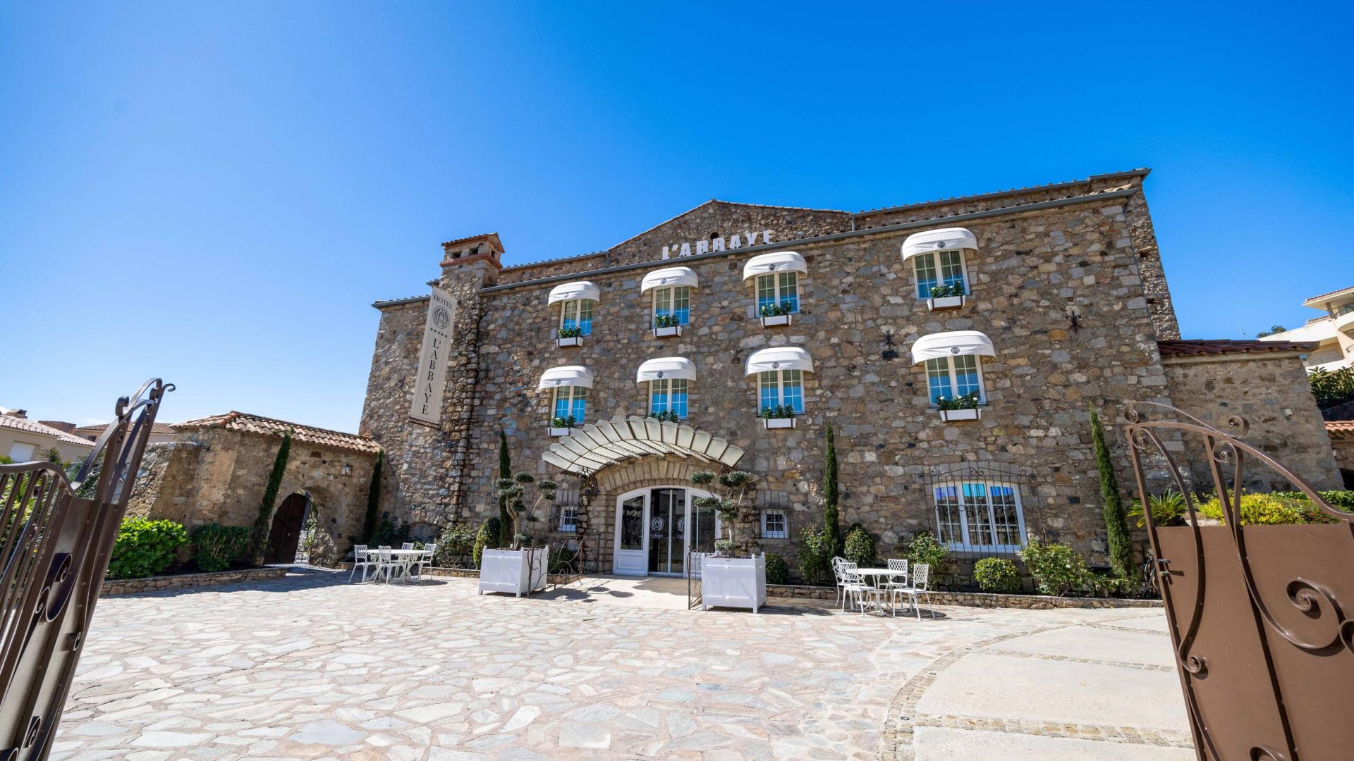 facade hotel calvi - abbaye calvi
